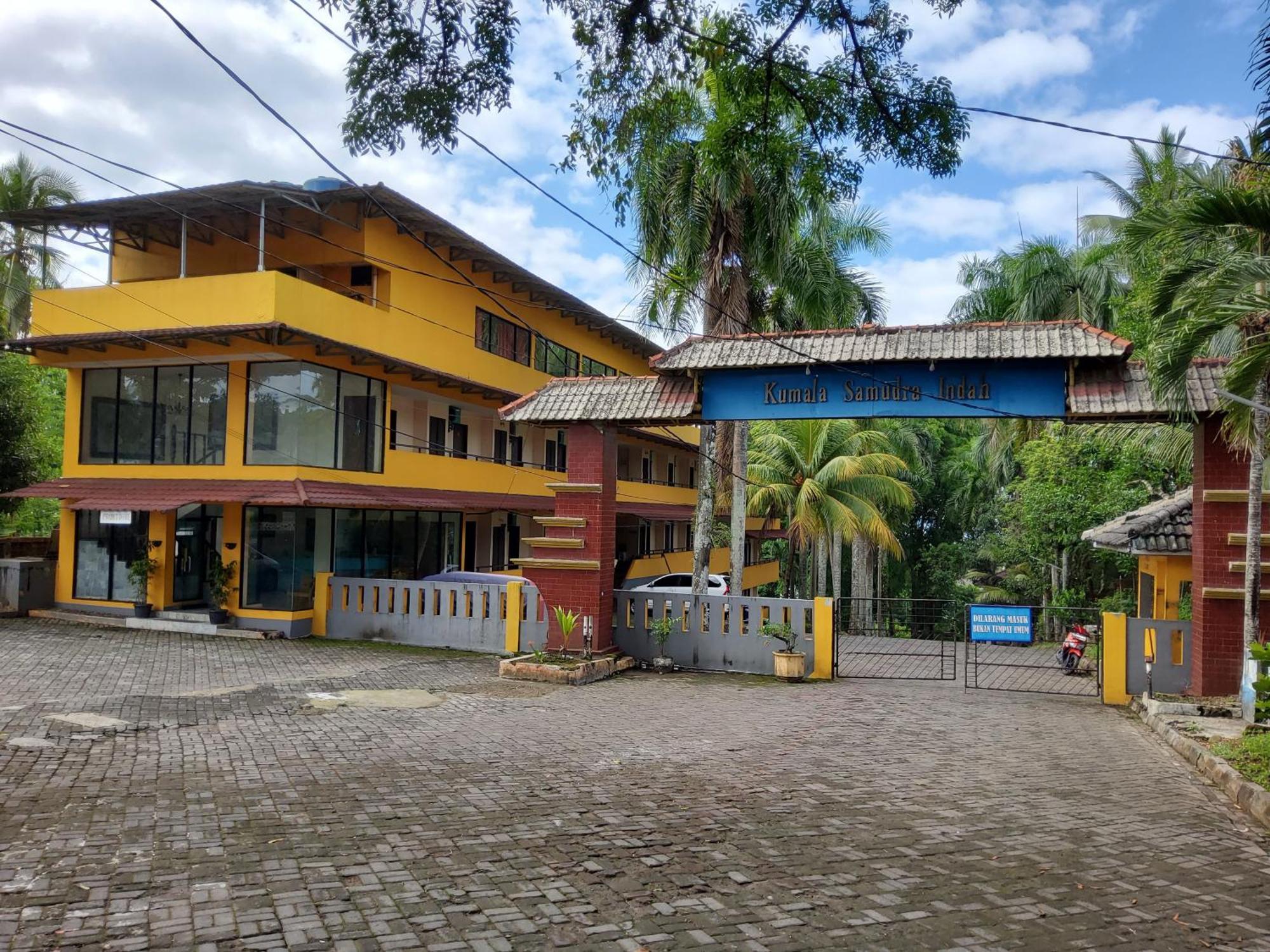 Hotel Kumala Samudra Cikakak المظهر الخارجي الصورة